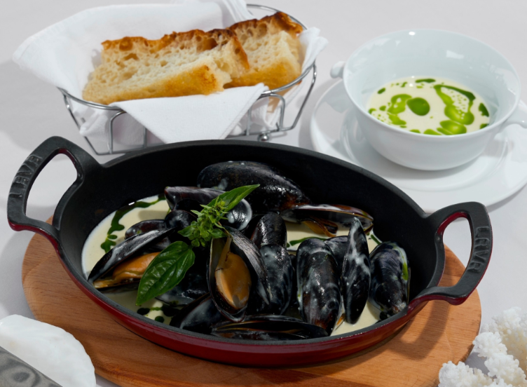 Mussel Pot with Gorgonzola Sauce