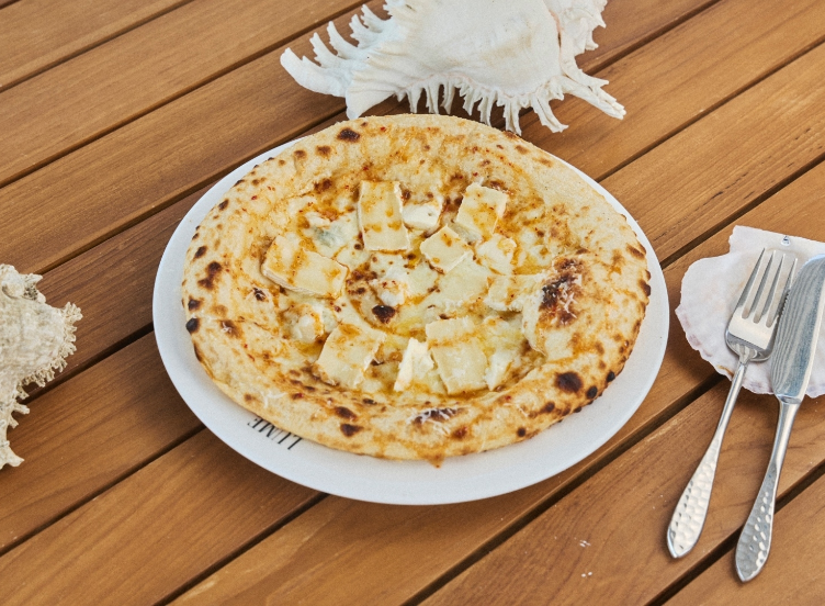 Quattro Formaggi Pizza