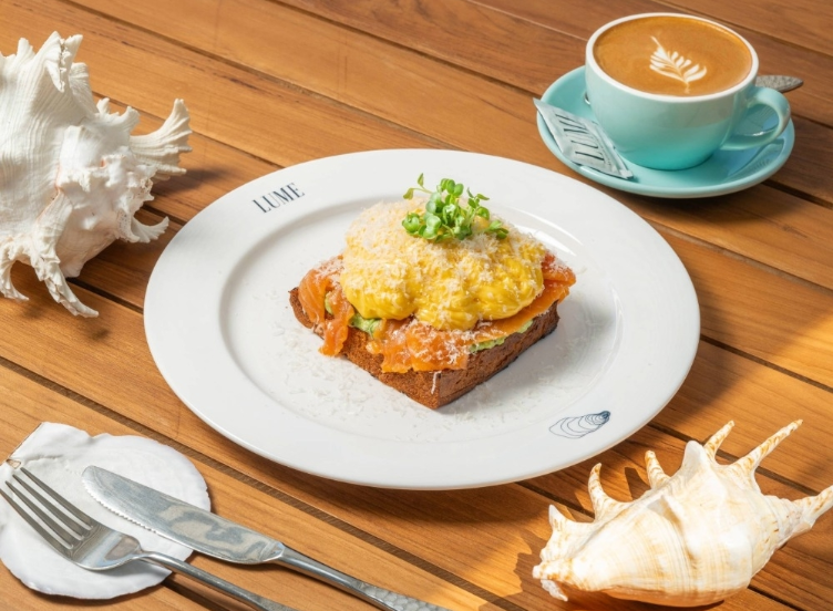 Salmon Benedict