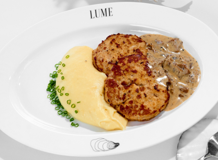 Chicken cutlet with mashed potato