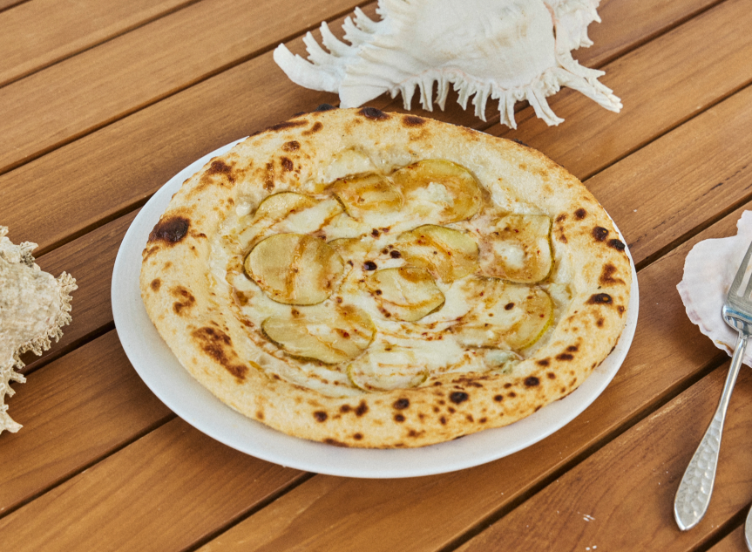 Gorgonzola & Pear Pizza