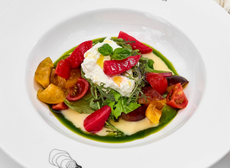 Burrata, tomatoes & strawberry